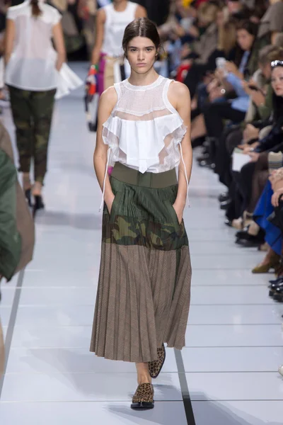 Look 13